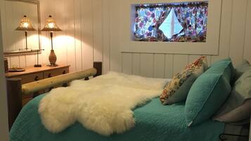 2 bedrooms, iron/ironing board, bed sheets