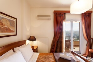 5 bedrooms, in-room safe, desk, iron/ironing board