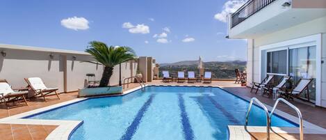 Außenpool, Liegestühle