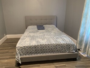2 bedrooms, desk, iron/ironing board, WiFi
