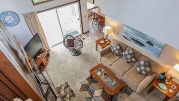 Älytelevisio, takka, videopelejä, DVD-soitin