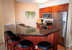 Microwave, oven, dishwasher, coffee/tea maker - 1Br Ski-in, Ski-Out at Okemo Mountain Lodge (Ludlow)