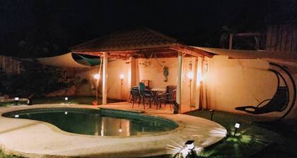 Private Pool and Swim up Bar-Immediately up the hill from Crashboat Beach!