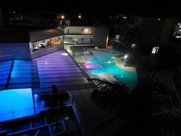 Piscine couverte, piscine extérieure