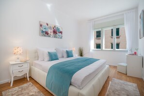 Classic Apartment, Balcony | 3 bedrooms, iron/ironing board, free cribs/infant beds, free WiFi