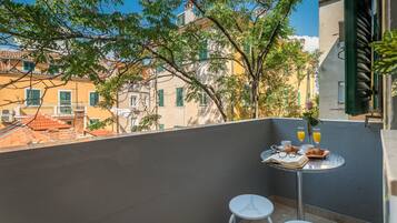 Apartamento clássico, sacada | Vista da sacada