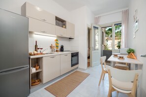 Classic Apartment, Balcony | Private kitchen - Sun Spalato City (Split)