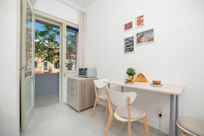 經典公寓, 露台 | 私人廚房 | 大型雪櫃/冰箱、微波爐、焗爐、爐具
