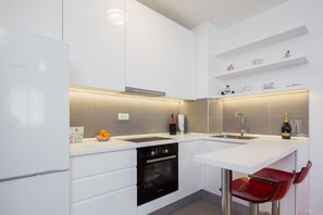 Apartment, 1 Bedroom (City center, Garage, Lift) | Private kitchen | Fridge, oven, stovetop, dishwasher - Apartment Vjera (Split)
