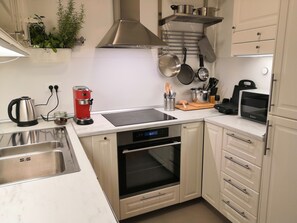 Fridge, microwave, oven, stovetop - Izzy - 5 min walk from the main square (Zagreb)