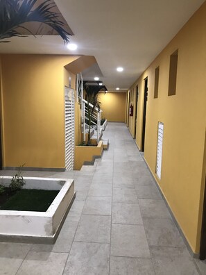 المنشأة من الداخل