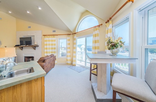 Down by the Sea - KDH MP 9, Ocean View, 200 Yds to Beach, Elevator, Pool, Hot Tub, Pets OK