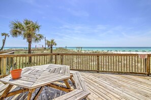 Property grounds - Bright PCB Condo w/ Gulf Views & Beach Access! (Panama City Beach)