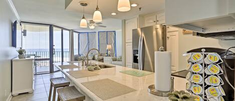 Kühlschrank, Mikrowelle, Herdplatte, Geschirrspüler