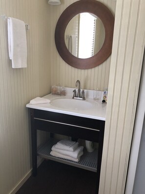 Combined shower/bathtub