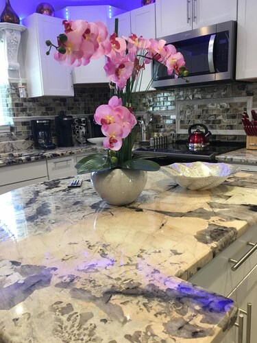 Heated Pool Summer Escape Sun-Splashed 3 BR/2 BA Getaway 