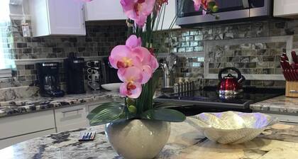 Heated Pool Summer Escape Sun-Splashed 3 BR/2 BA Getaway