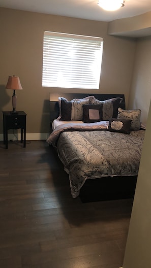 2 bedrooms, internet, bed sheets