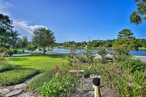 Property grounds - Lake Marion Apt w/ Canoe in Altamonte Springs! (Altamonte Springs)