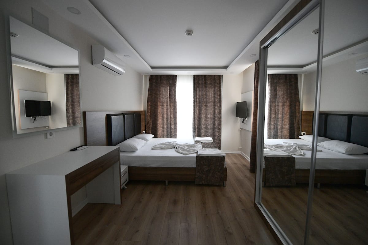 Soundproofing, iron/ironing board, WiFi (free), bed sheets