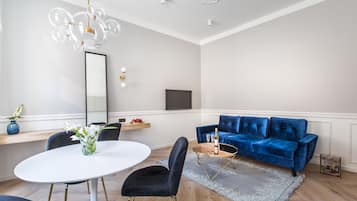 Deluxe Apartment (5) | Living room | Flat-screen TV