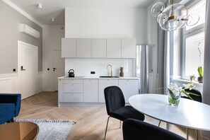 Deluxe Apartment (5) | Private kitchen