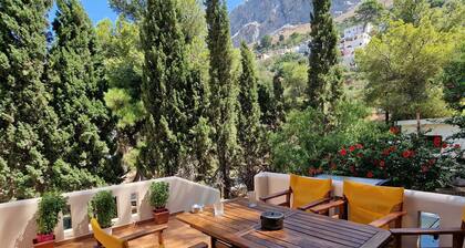 Cozy house by Kalydna Mirties