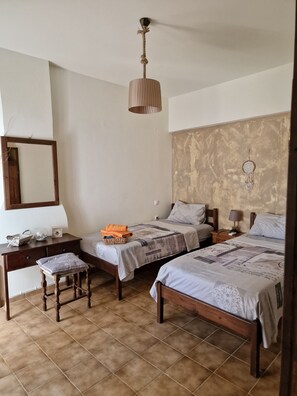 3 bedrooms, desk, iron/ironing board, WiFi