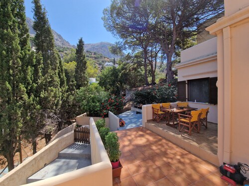 Cozy house by Kalydna Mirties