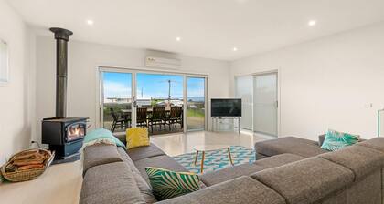 Swan Bay Views - sleeps 13