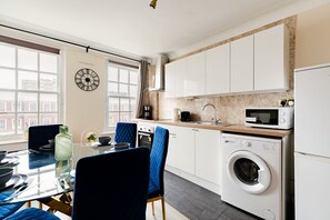 Family Apartment, Ensuite | Shared kitchen