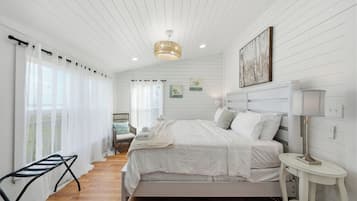 3 bedrooms, iron/ironing board, travel crib, internet
