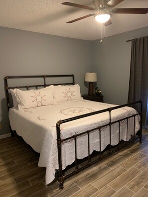 3 soverom, strykejern/-brett, wi-fi (inkludert) og sengetøy