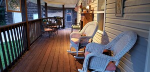 Terrace/patio - The Lodge at Bethel Place (Old Fort)