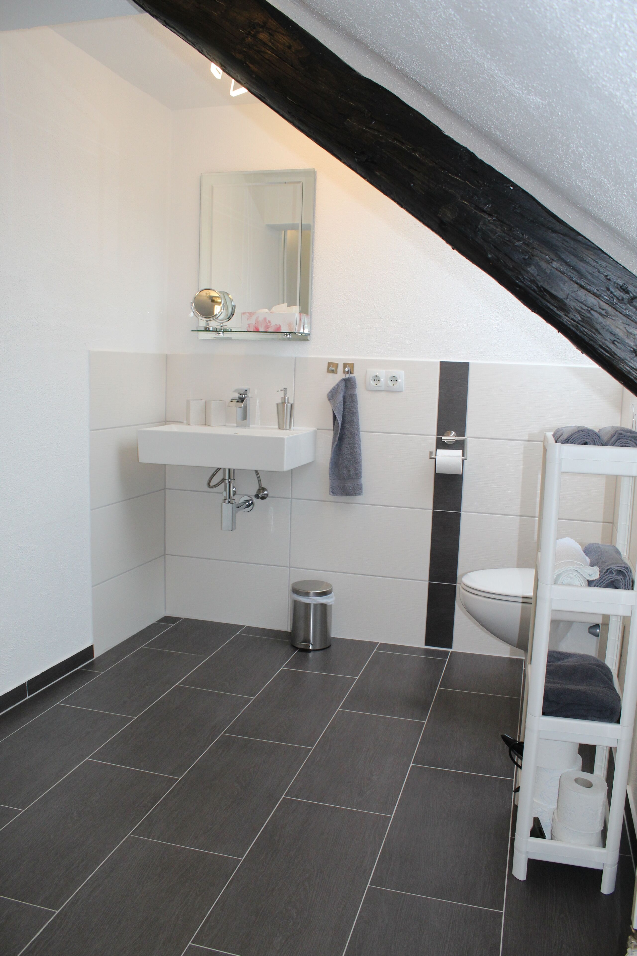 Chambre Confort (3 - Shared Kitchen and Lounge) | Salle de bain | Douche, articles de toilette gratuits, sèche-cheveux