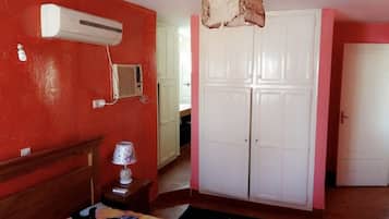 Comfort Villa | 4 bedrooms, iron/ironing board, free WiFi, bed sheets