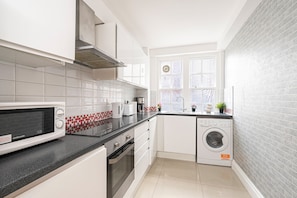 Family Apartment, Ensuite | Shared kitchen - Nice 3 Bedrooms Apartment Near Hyde Park & Oxford St (London)
