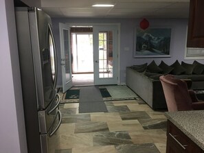 Interior - LOWER LEVEL COTTAGE/HOME ON CANAL LAKE FOR RENT (Kirkfield)