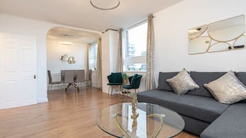 Appartement Familial, salle de bains attenante | Bar lounge