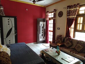 2 bedrooms, WiFi - Sadhna Ashram: experience Lucknow the best way possible. (Lucknow)