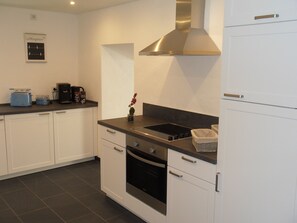 Comfort House, 6 Bedrooms, Non Smoking (+50€ Cleaning Fee Per Stay) | Shared kitchen