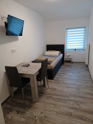 6 bedrooms, individually decorated, free WiFi, bed sheets - Ferienhaus Nettes Landhaus (Winterspelt)