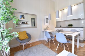 Dining - Pretty  4 bedrooms/ 3 bathrooms/ 2 balconies (Budapest)