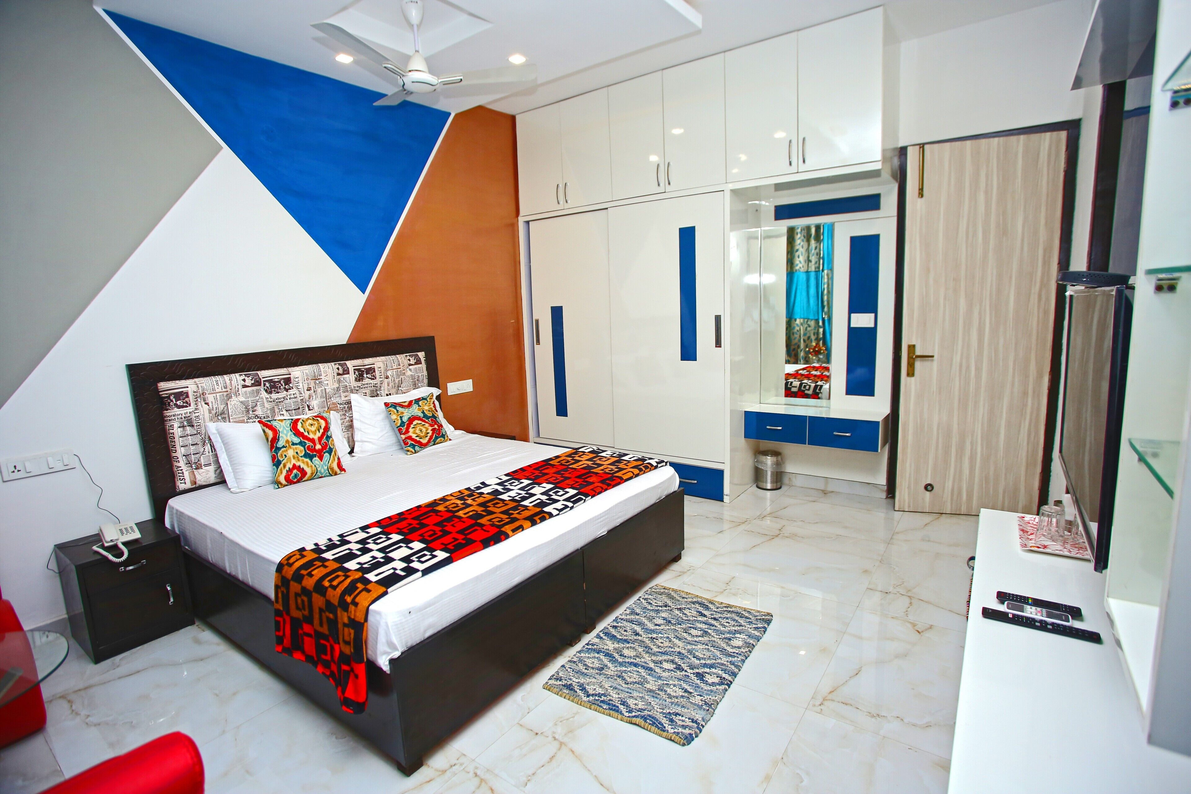 3 bedrooms, in-room safe, iron/ironing board, WiFi