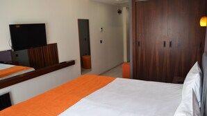 Standard Double Room, 1 King Bed, Non Smoking | Minibar, iron/ironing board (on request), WiFi (free), bed sheets - Bursa Birlik Hotel (Bursa)