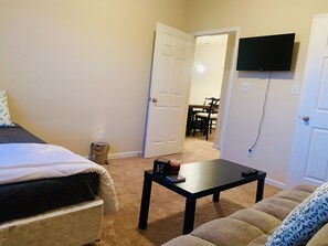 2 bedrooms, internet, bed sheets - Any chance to retreat (Fayetteville)