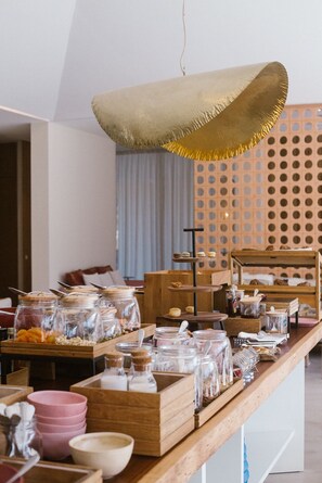Free daily buffet breakfast