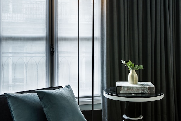 Suite (Cambon) | 1 bedroom, minibar, in-room safe, desk