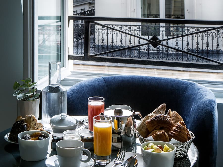 Daily continental breakfast (EUR 22 per person)