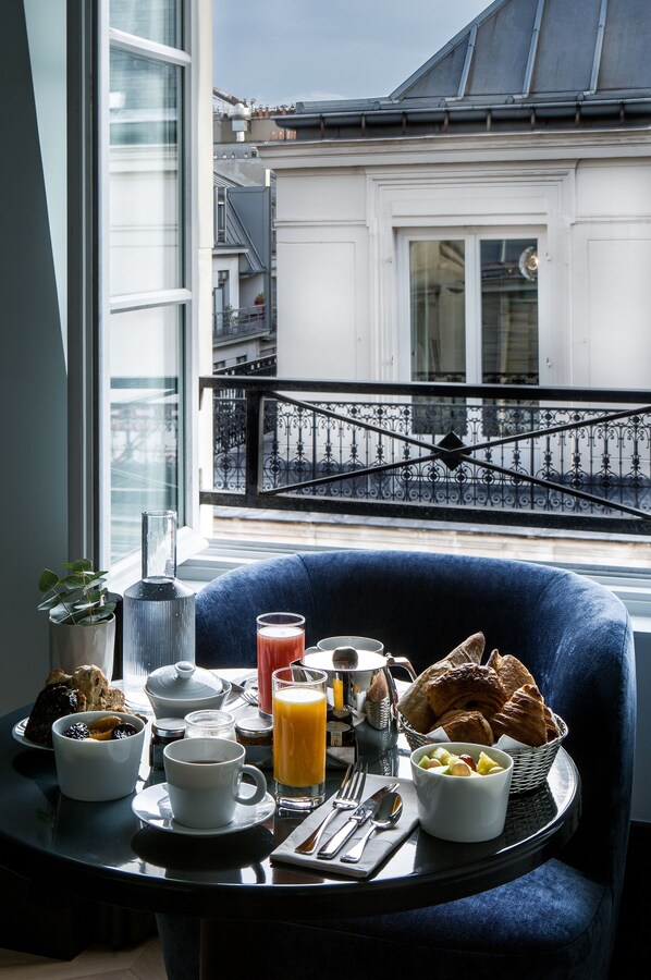 Daily continental breakfast (EUR 22 per person) - Maison Armance (Paris)